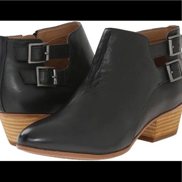Clarks Shoes - LAST CHANCE🖤Clarks Black Ankle Booties Size 7.5